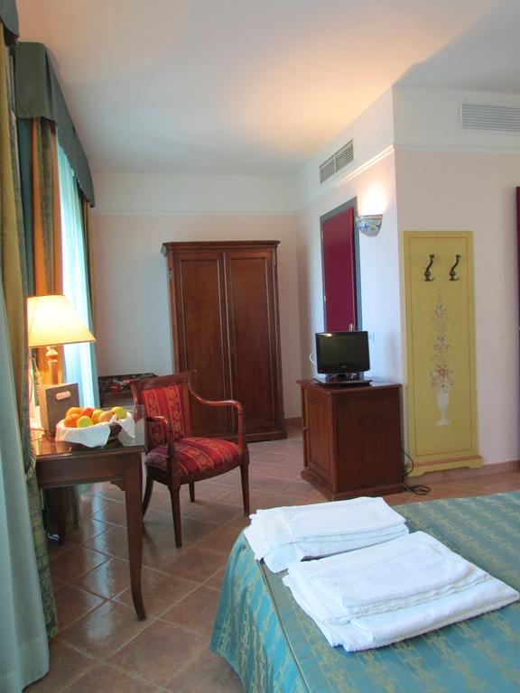 Emmaus Hotel Zafferana Etnea Zimmer foto