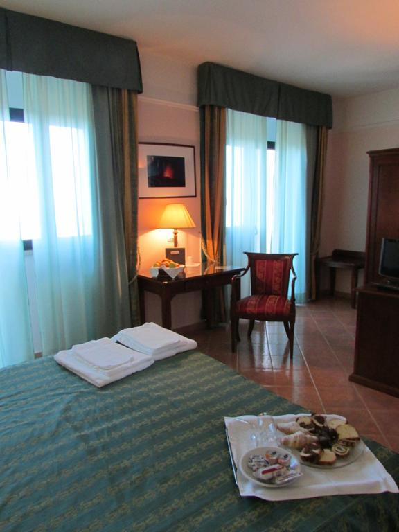 Emmaus Hotel Zafferana Etnea Zimmer foto