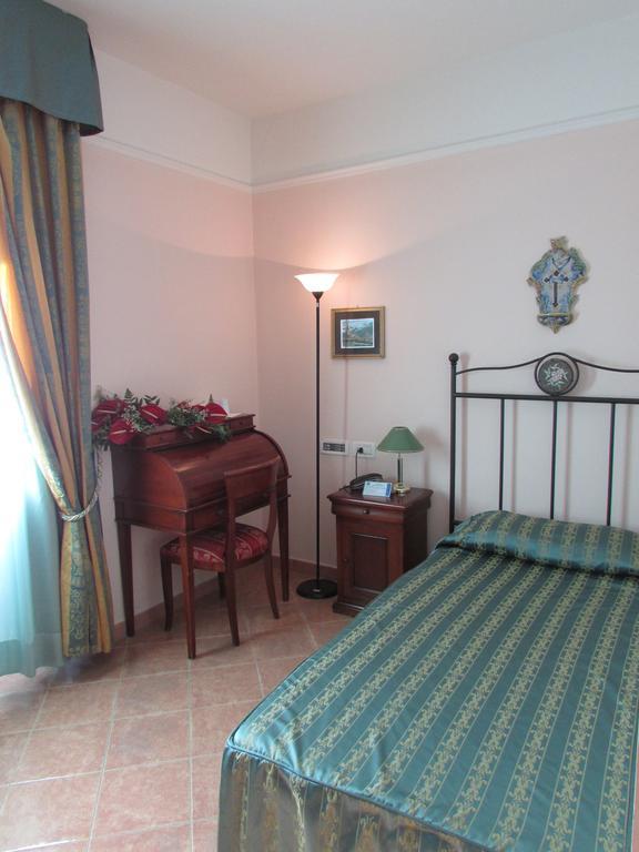 Emmaus Hotel Zafferana Etnea Zimmer foto